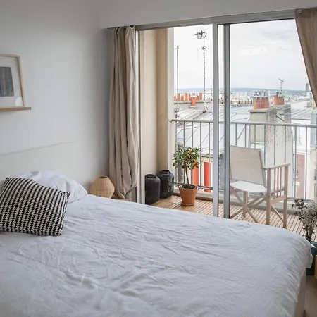 Apartment Beautiful With Balcony Near Sacre-coeur Paris