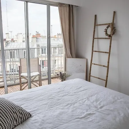 Apartment Beautiful With Balcony Near Sacre-coeur