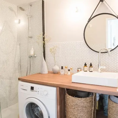 Apartment Beautiful With Balcony Near Sacre-coeur
