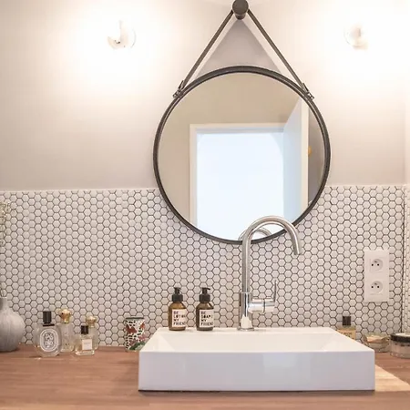 Beautiful With Balcony Near Sacre-coeur Apartment